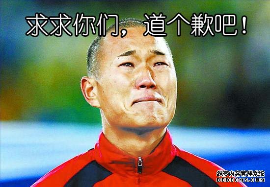 人在江湖漂，哪能不挨“扔”。布拉特被扔錢(qián)還算幸運(yùn)，比他慘的大有人在。不少政要名人都遇到一件令人尷尬的事情：被扔?xùn)|西。