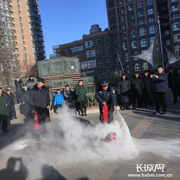 模擬滅火演習(xí)。
