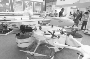 無人機展示。（資料圖片） 本報記者 郄磊 攝