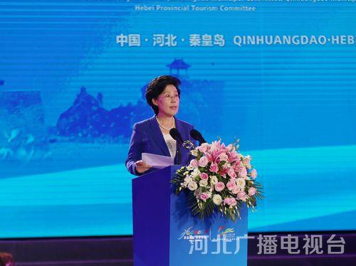 河北省委常委、宣傳部長(zhǎng)田向利介紹出席會(huì)議的領(lǐng)導(dǎo)和重要嘉賓：