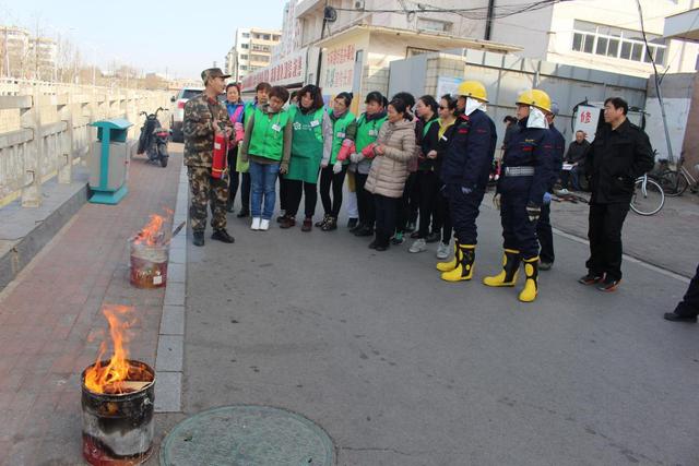 秦皇島消防安全進企業(yè) 提高市民消防安全意識